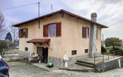 FROSSASCO – Casa indipendente in centro paese