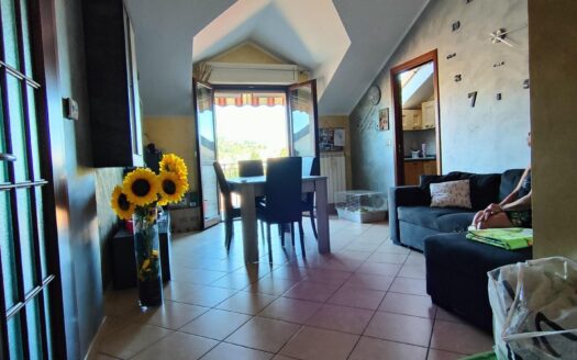 MONCALIERI – strada Carignano, 3 vani ultimo piano
